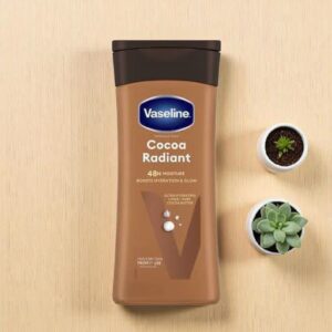 لوسیون بدن وازلین مدل Cocoa Radiant حجم 200 میل